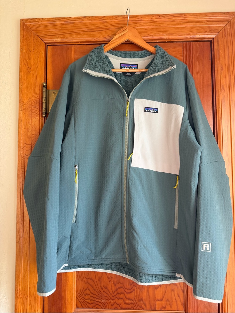 Patagonia Men’s R2 TechFace Jacket